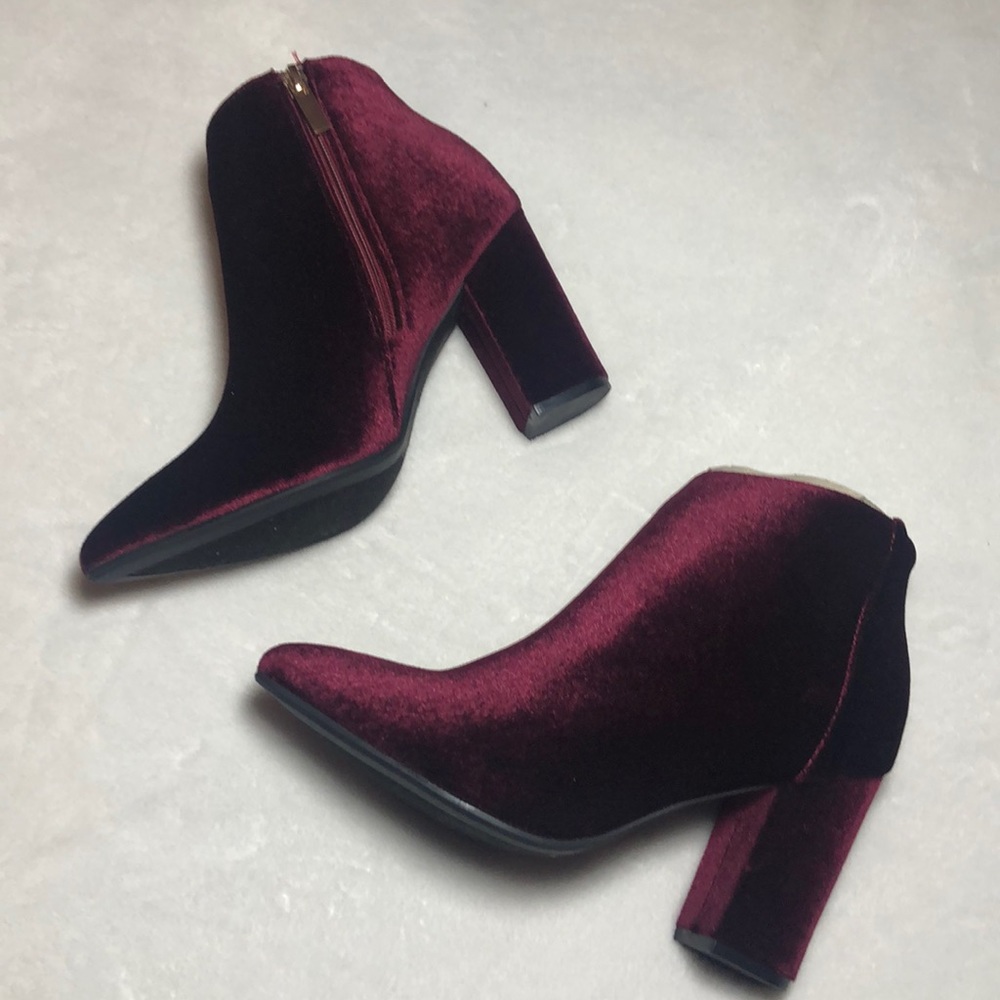 NWOT Charlotte Russe Velvet Booties size 7